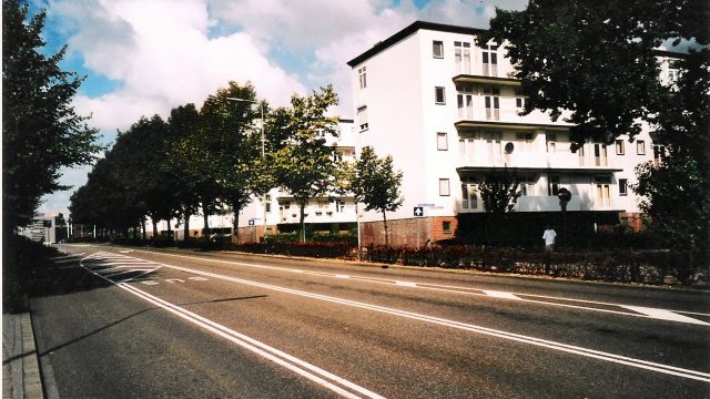 h6r2-g16 Spoorsingel met eerste Heerlense flats