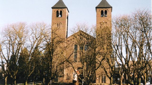h6r5-i03 Corneliusplein - St. Corneliuskerk